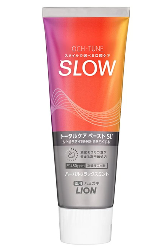 LION Clinica Advantage Whitening Toothpaste, Refreshing Mint Flavor 130g